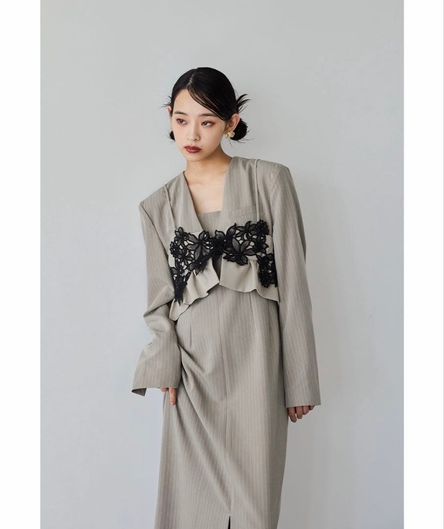 ベージュ　フリル付きロングドレス Mサイズ