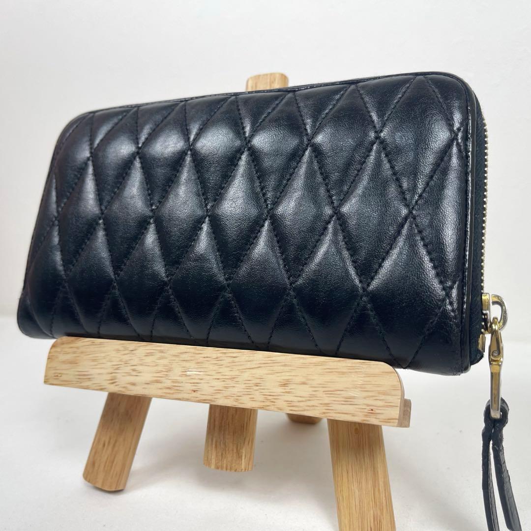 ミュウミュウ　キルティング　長財布　ロゴプレート　レザー　ブラック　希少美品！