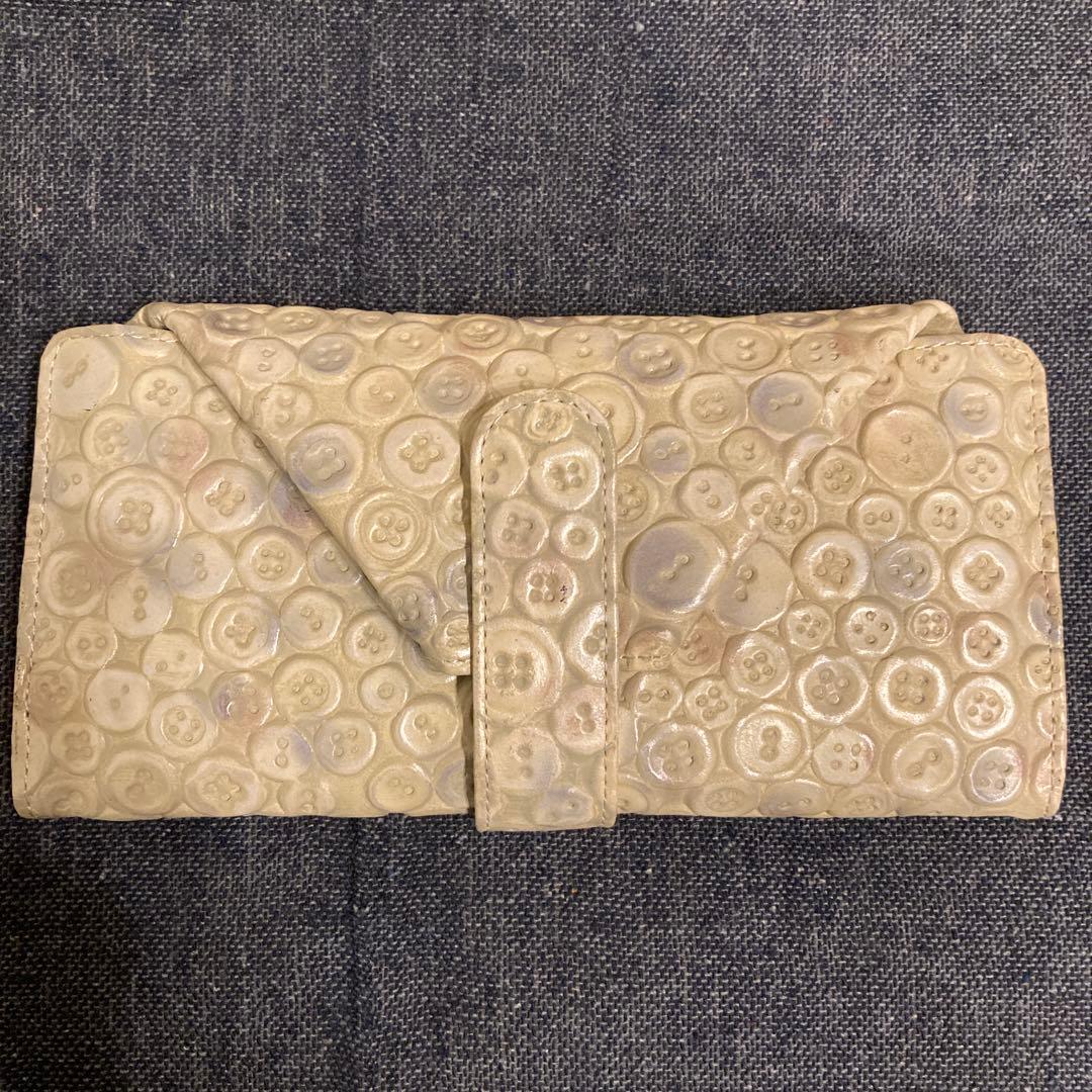 美品　ヒロコハヤシ　エレンディラ　ボタン　クリーム　長財布