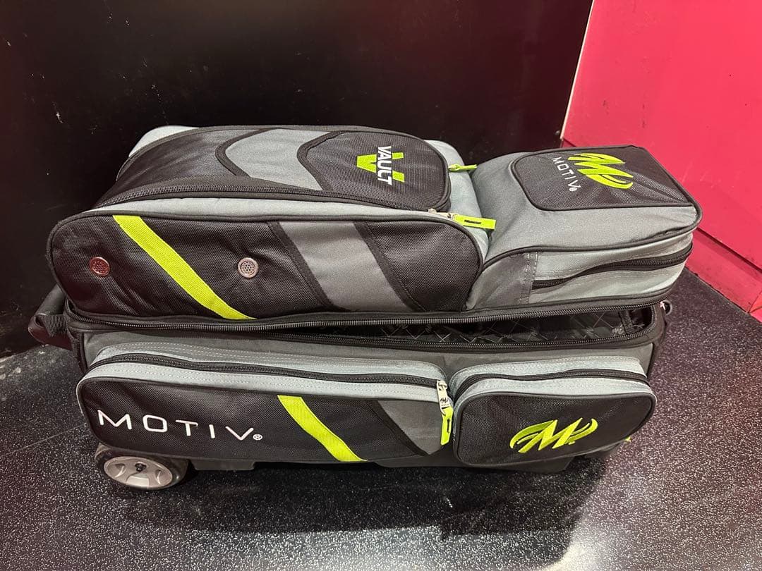 MOTIV VAULT ボウリング用バッグ ホイール付き
