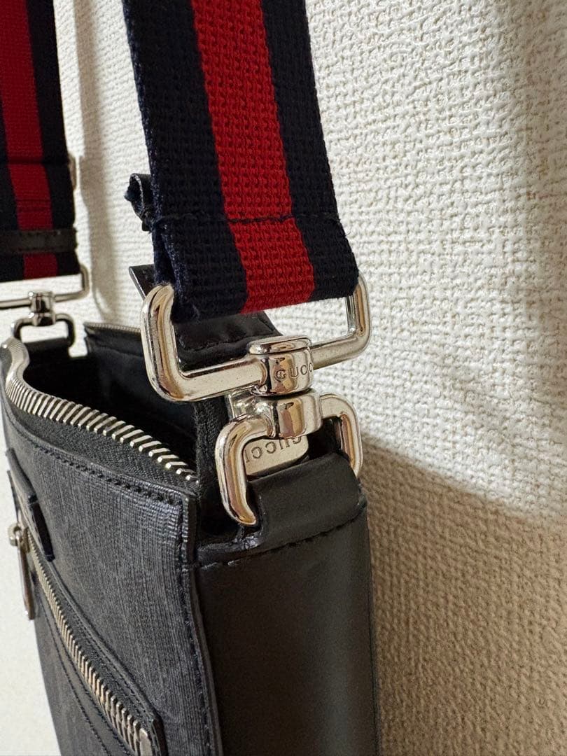 GUCCI ブラック ショルダーバッグ523599 001998