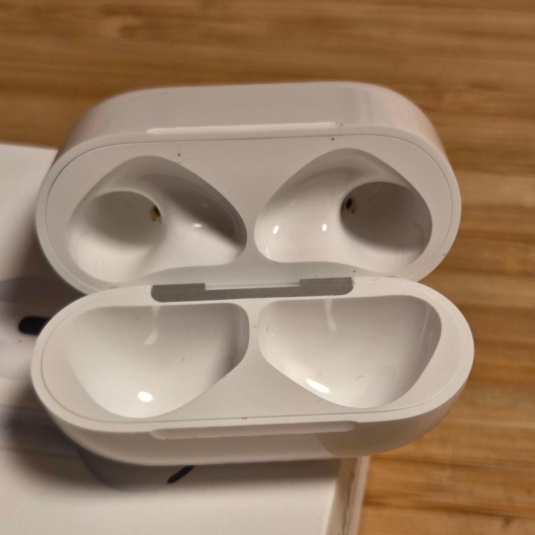 【美品】AirPods 4 本体 アクティブノイズキャンセリング