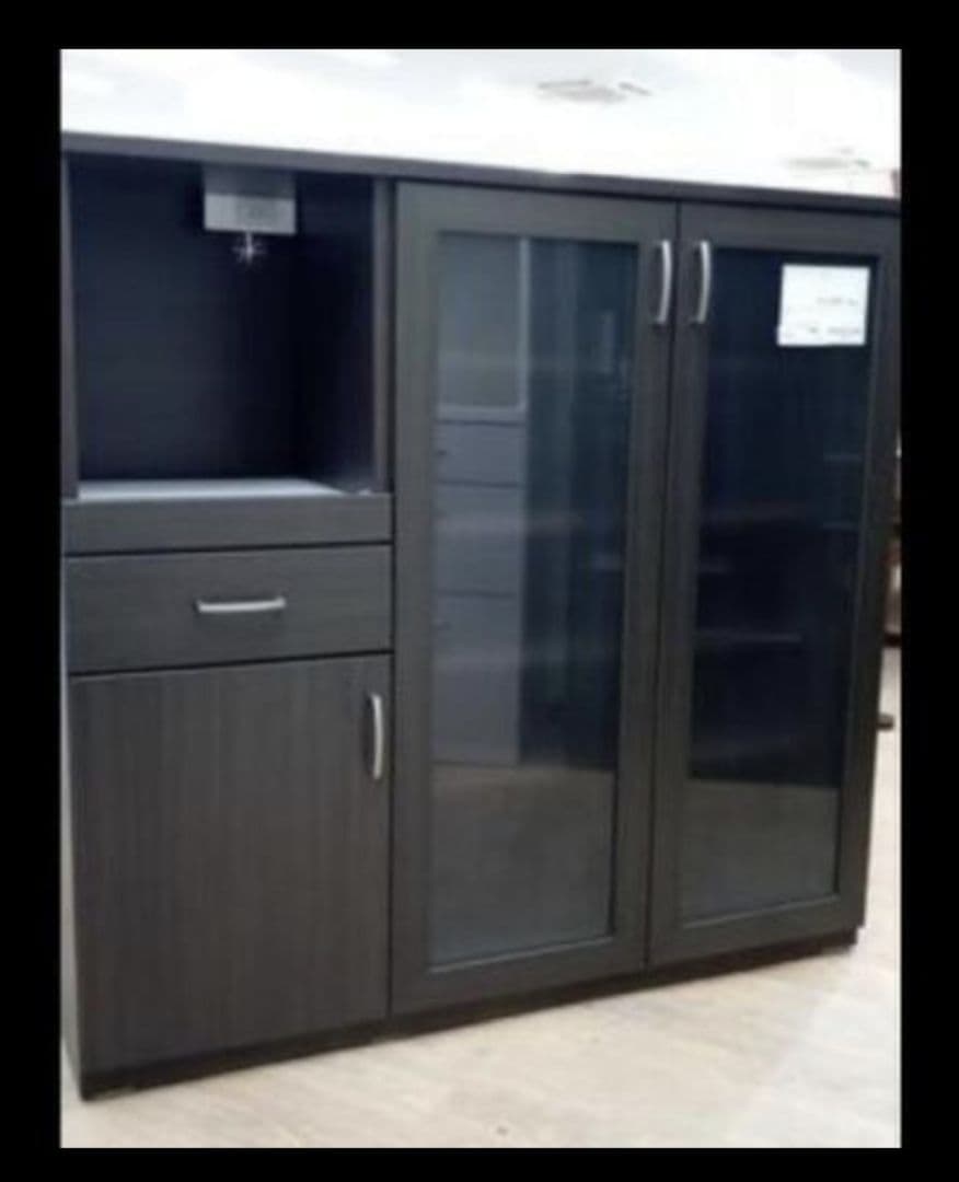 ニトリ　ガラス扉付き食器棚