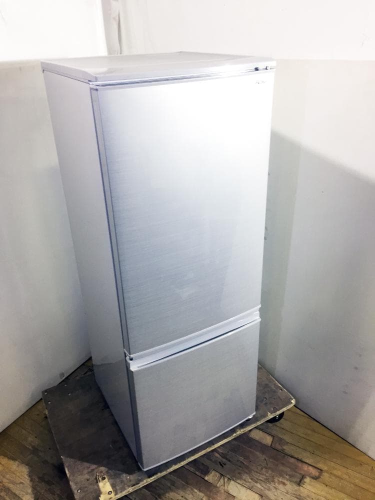 玄関前SHARP 167L 冷蔵庫【SJ-D17D-S】E4AO