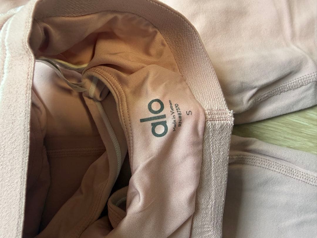 alo ピンク スポーツブラS＆レギンス XS 定価3万以上