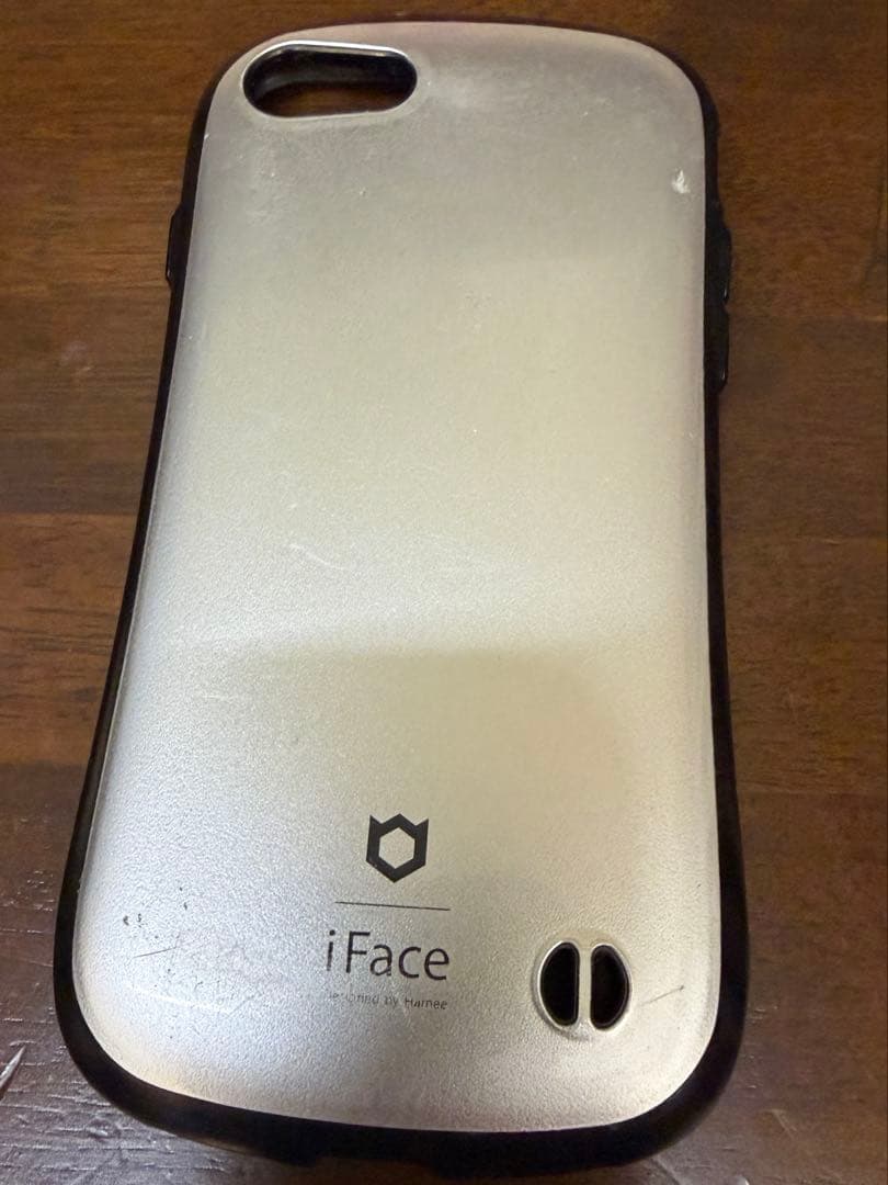 PRODUCT(RED)のiPhone SE (第2世代)64GB