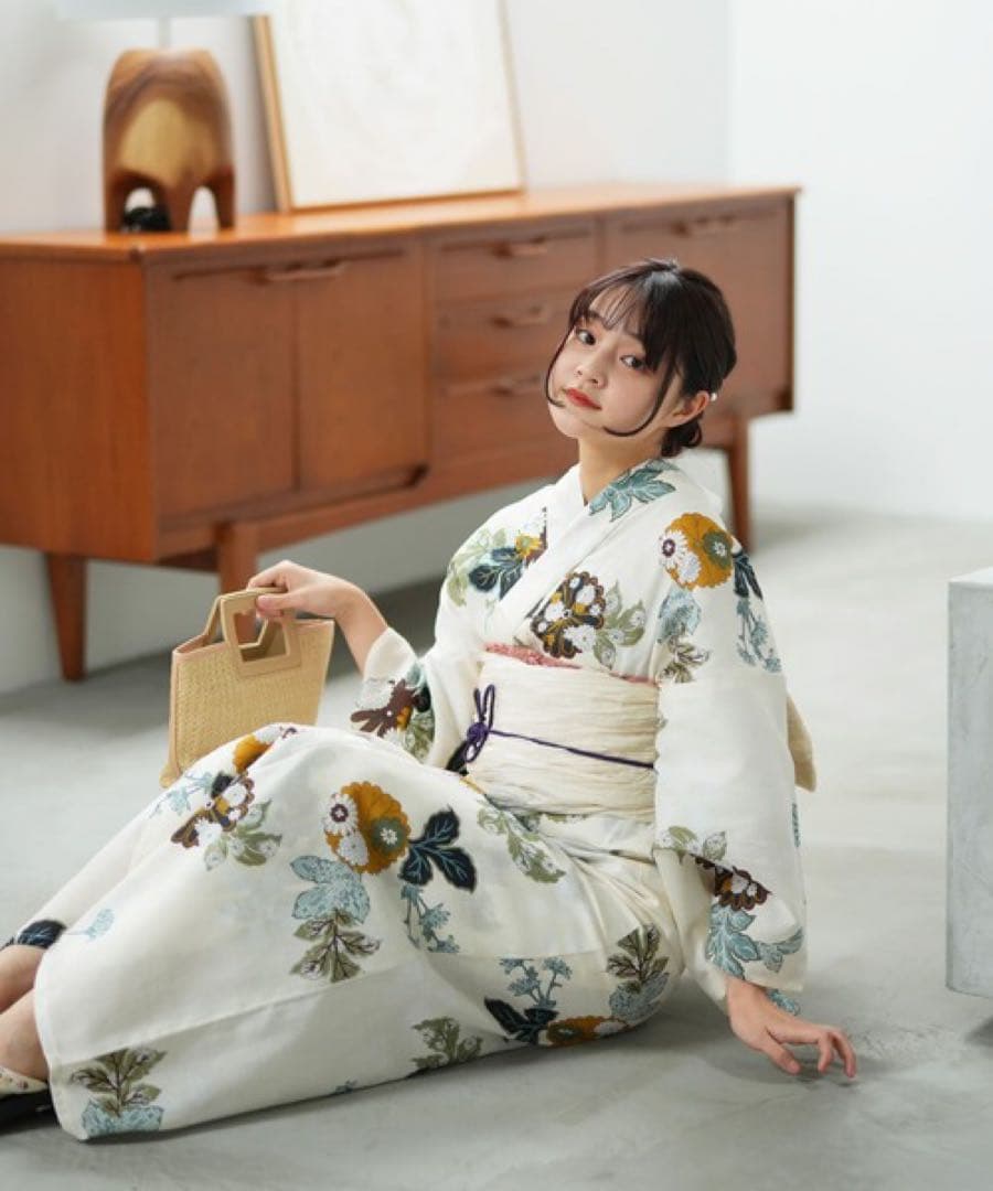 多色花柄 白浴衣 帯付き　下駄付き