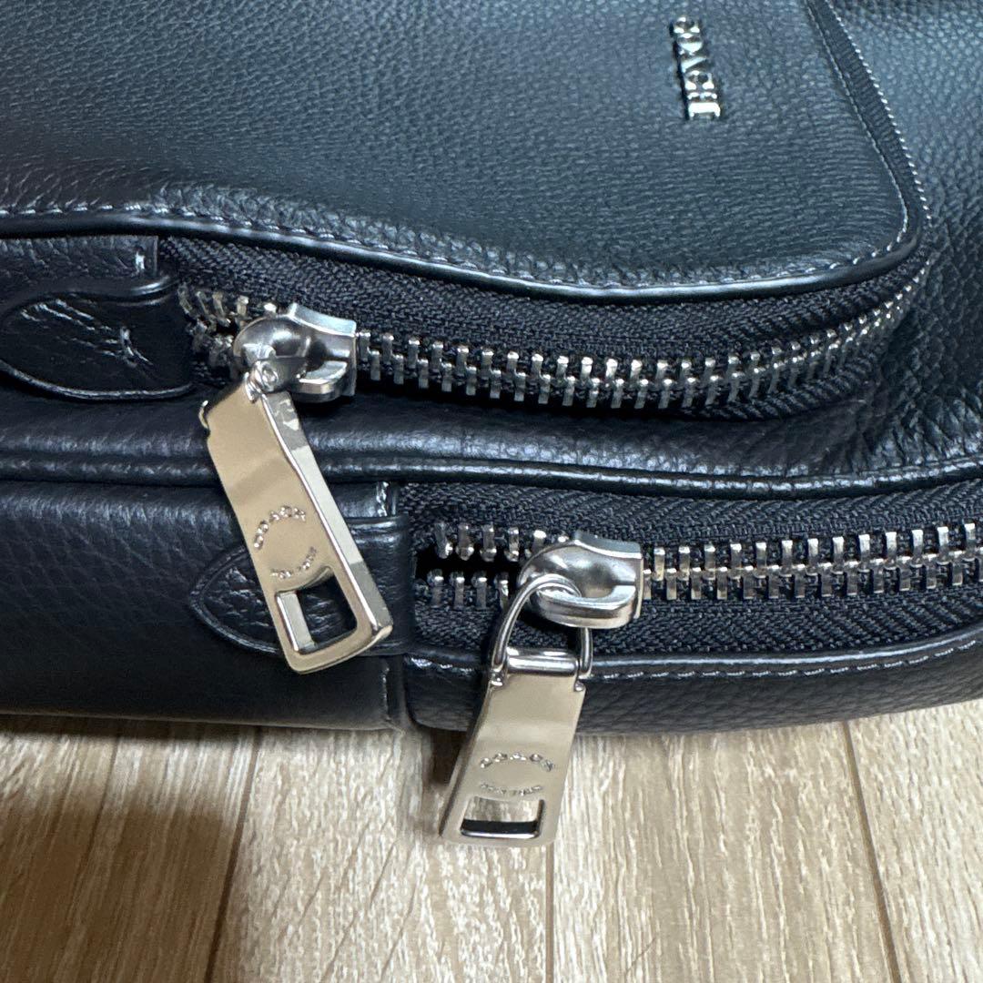 未使用品　コーチ　ショルダーバッグ ペブルレザー イーサン メンズ