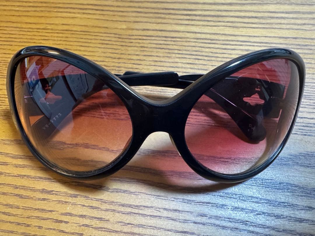 Vivienne Westwood オーバルサングラス　ラルクhydeモデル