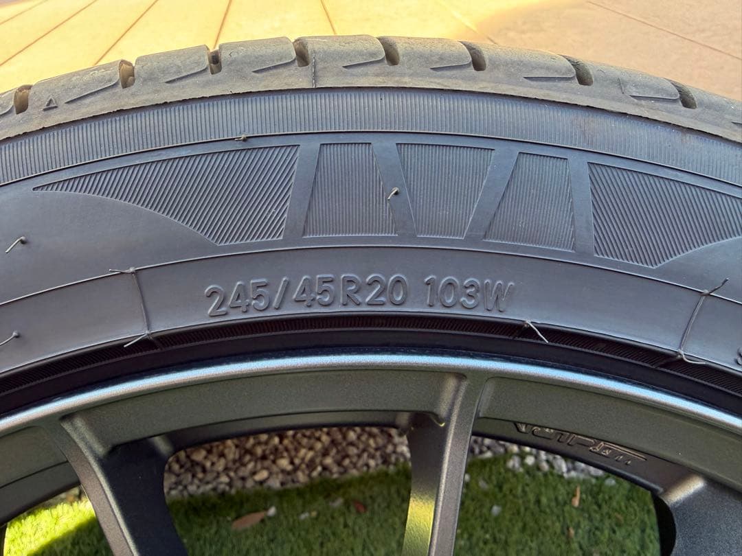 美品ENKEI RS05RR 20インチ114.3 8.5J +36タイヤセット