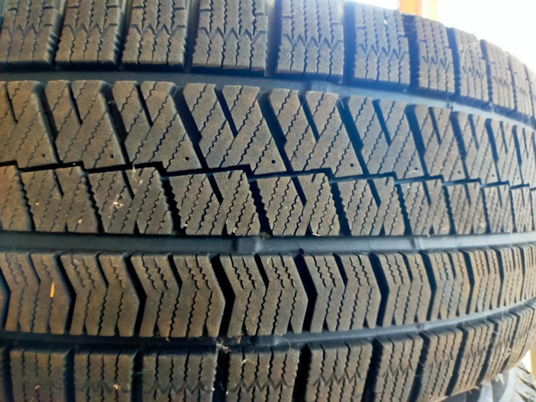 225/45R18 スタッドレスタイヤ&ホイールセット BLIZZAK VRX2