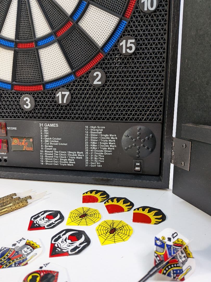 P847 【美品】電子ダーツボード KING'S HEAD 木製キャビネット付き