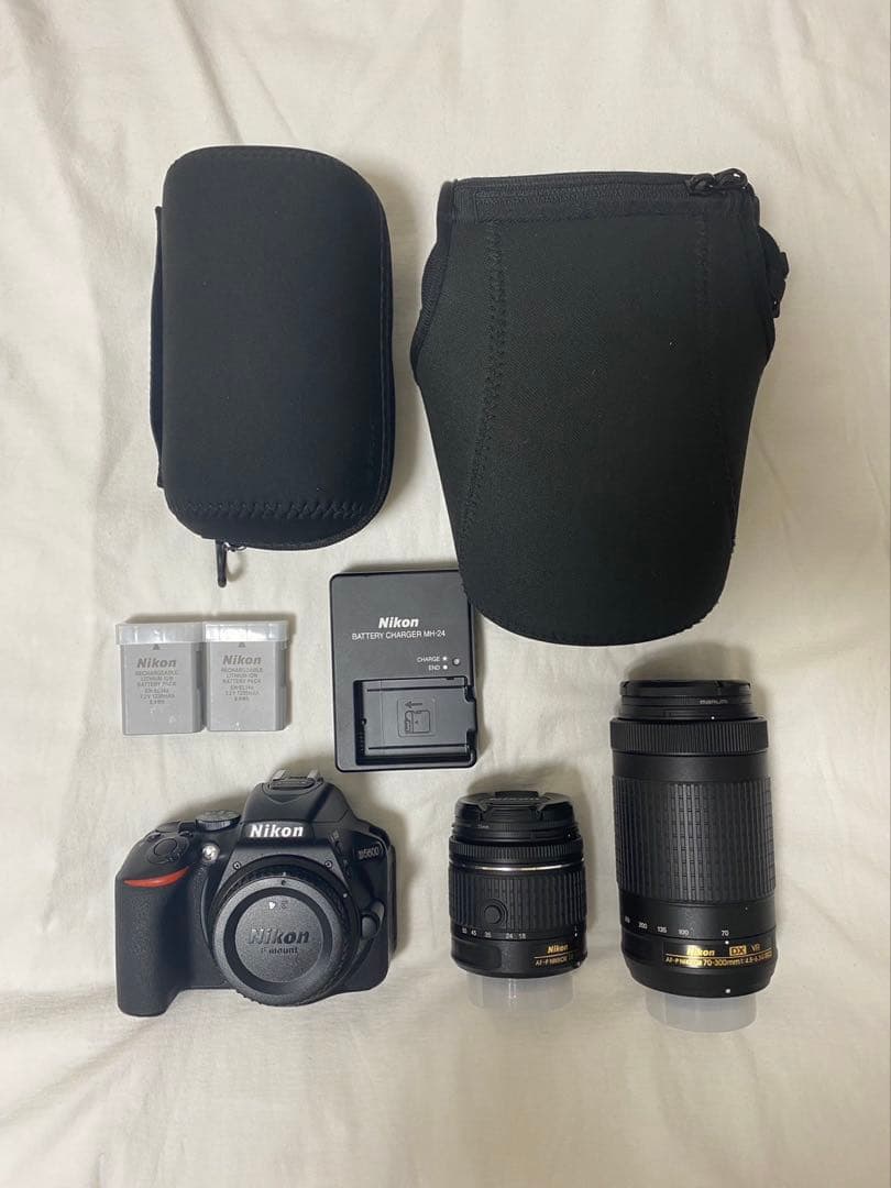 【超美品】Nikon D5600 ダブルズームキット ニコン カメラ 一眼レフ