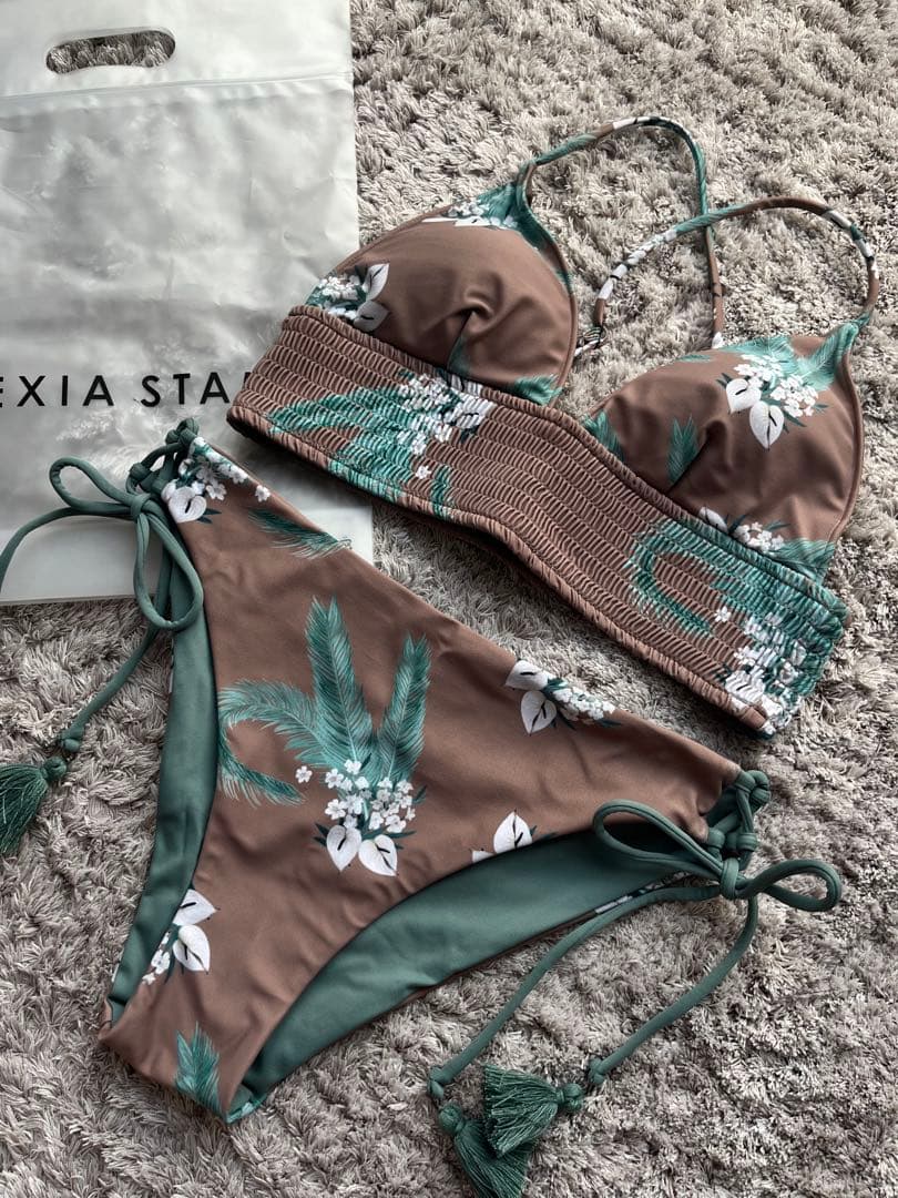 ALEXIA STAM フローラルセパレート水着