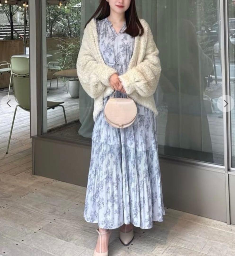 COCO DEAL フラワープリントプリーツティアードワンピース　ブルーグレー