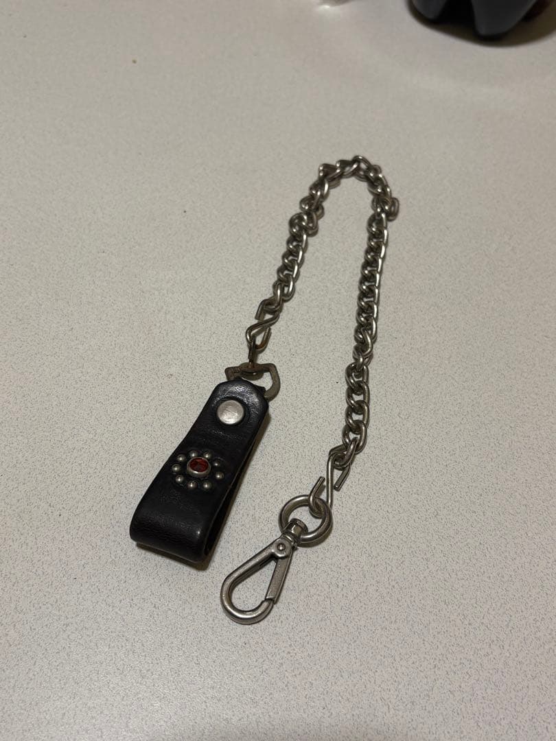 HTCウォレットチェーン　レザー　フラワースタッズ