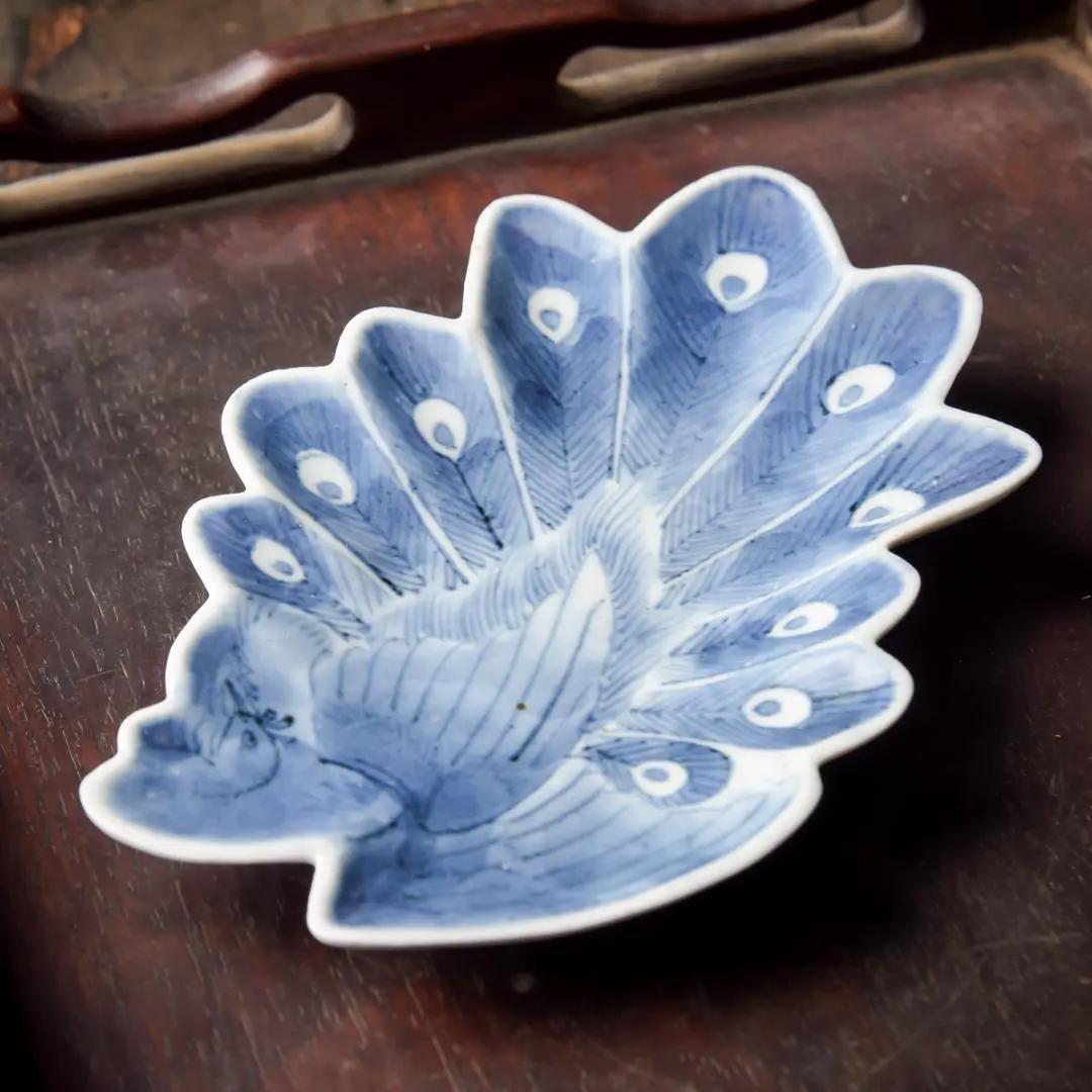 Yuish ◆138◆　鍋島焼絵皿　染付　孔雀図　小皿　藍鍋島　古伊万里