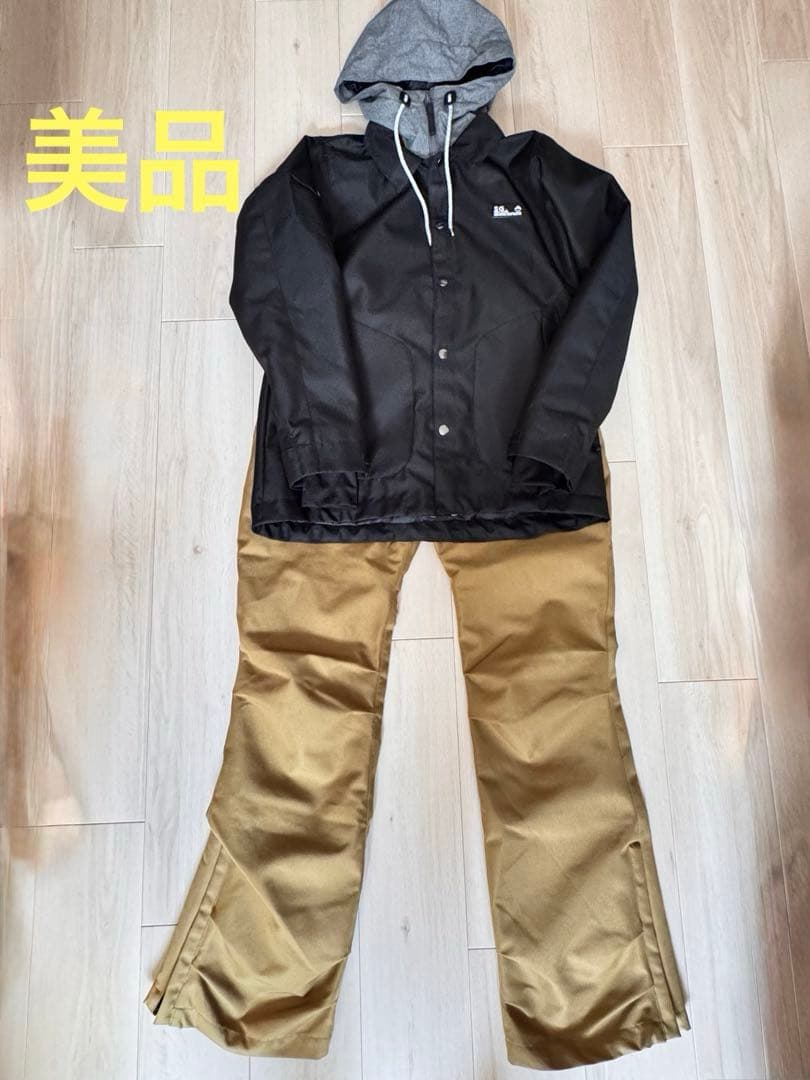 スノーボード用ジャケットとパンツセット