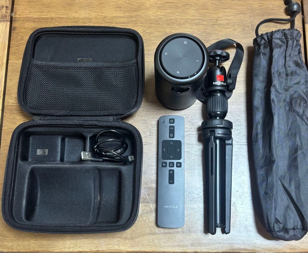 NEBULA カプセル ポータブルプロジェクター 本体と三脚付き