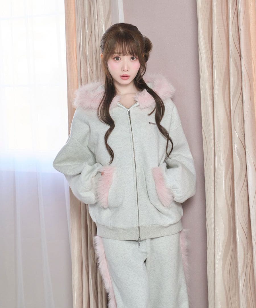 ロゼミューズFur trimming zip set up パーカー上着