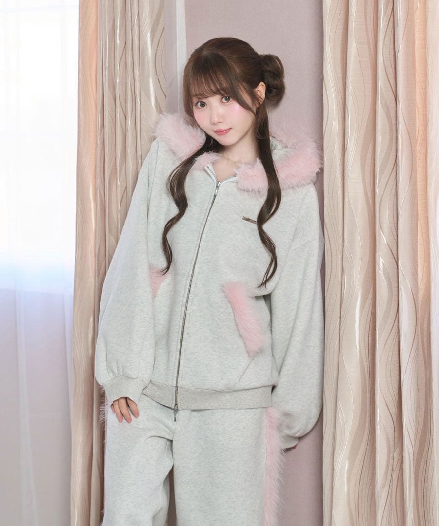 ロゼミューズFur trimming zip set up パーカー上着