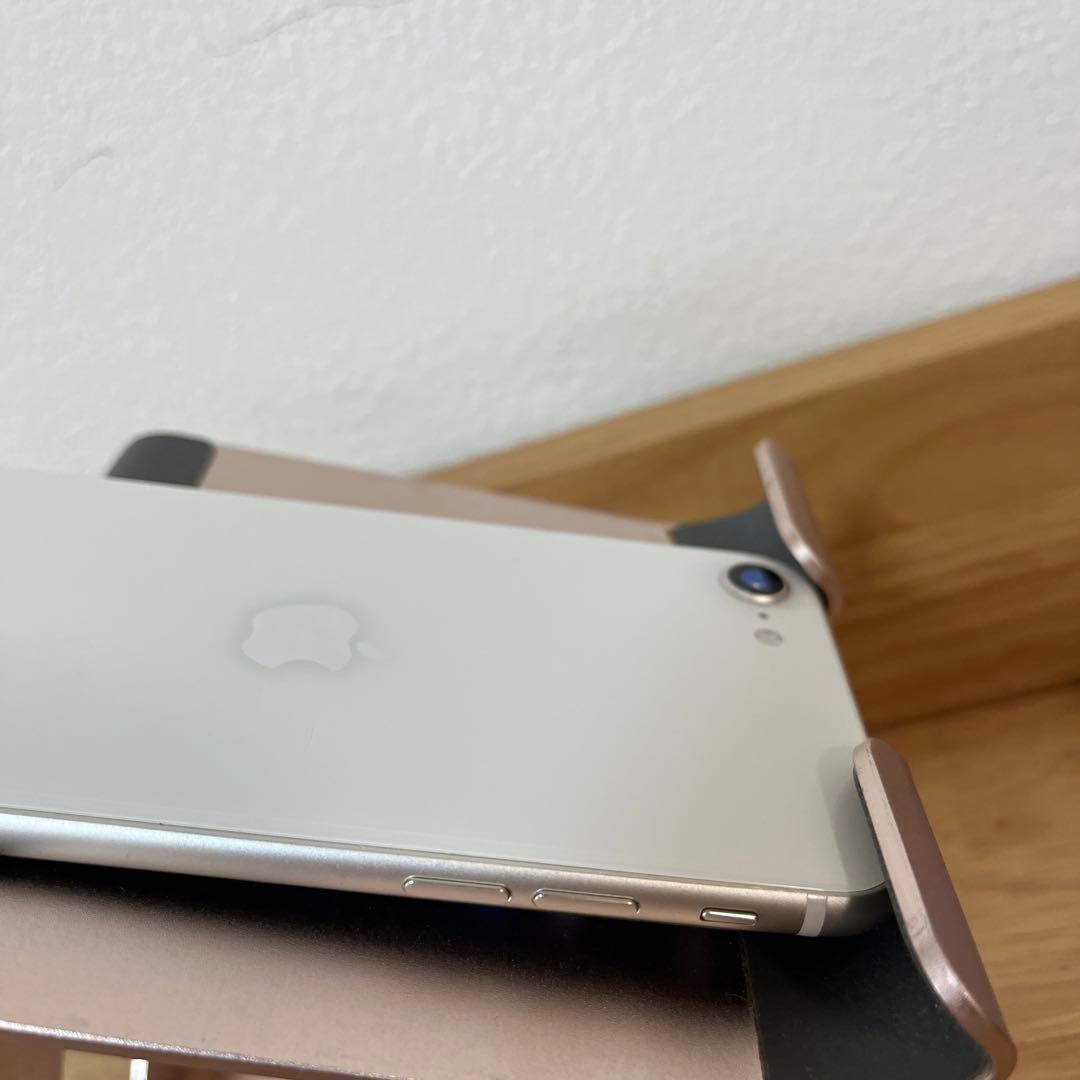 バッテリー新品100%iPhoneSE3 3世代64G SIMフリースターライト