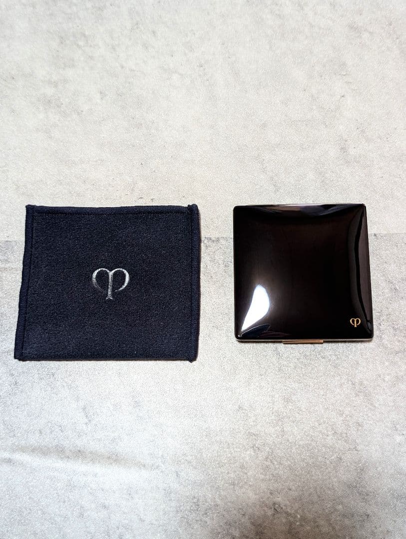 クレドポーボーテ プードルコンパクトエサンシエルｎエレガントスリム