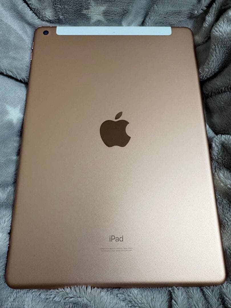 iPad (第8世代) 32GB ゴールド Wi-Fi + Cellular