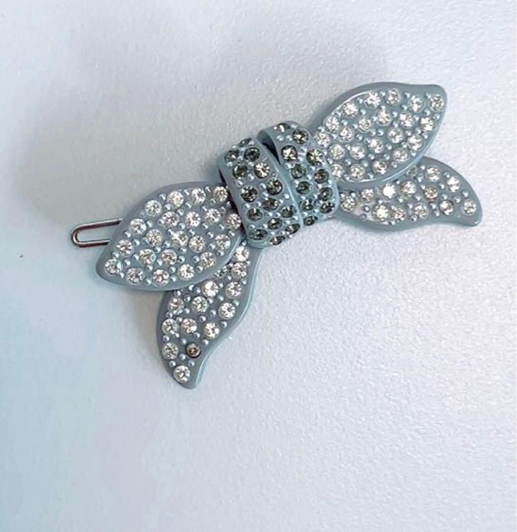 アレクサンドルドゥパリ　リボン形ヘアピン スワロフスキー　グレー　キラキラ