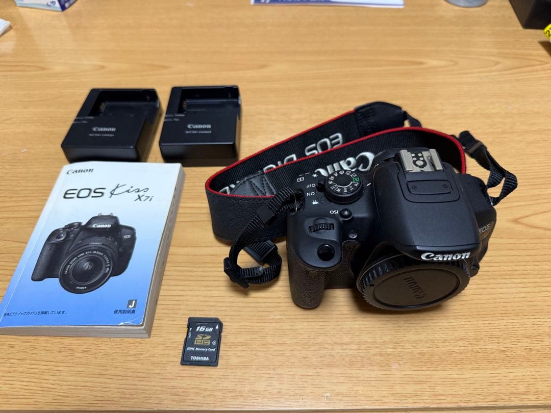 Canon EOS Kiss X7i デジタル一眼レフ 本体 (SDカード付き)