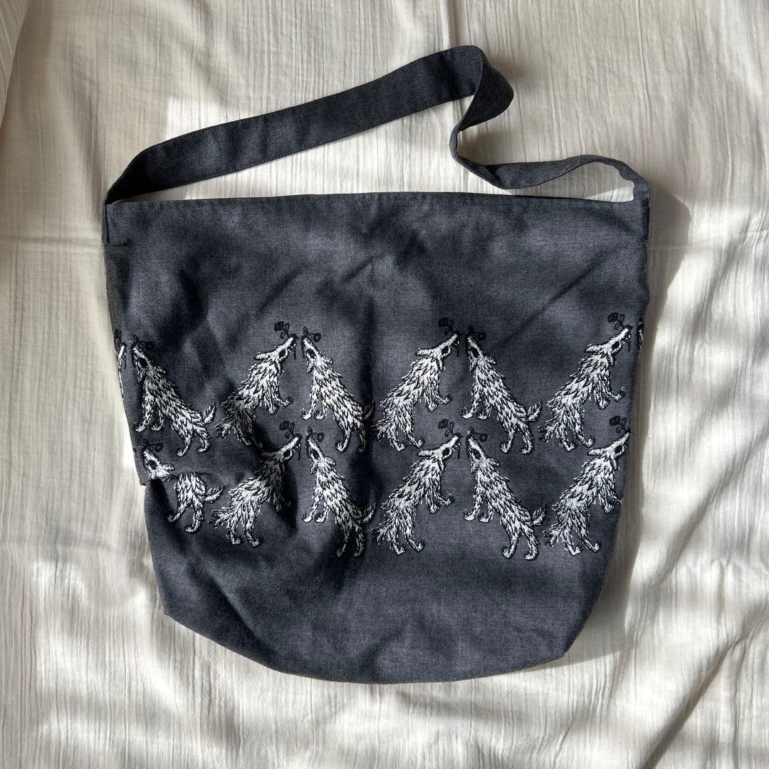 【人気・レア】ミナペルホネン ウルフアンドフラワー ボディバッグ グレー