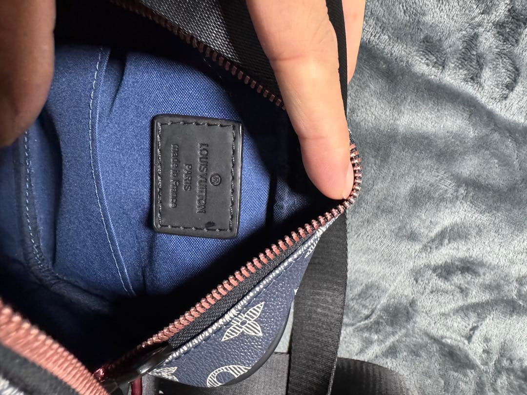 Louis Vuitton ショルダーバッグ ネイビー 1月12日月曜までの出品