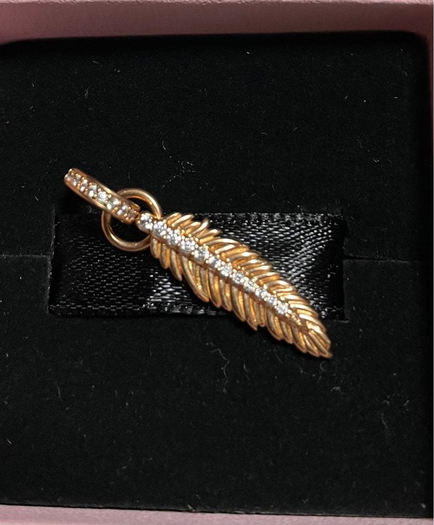 お値下げ中！パンドラ スパークリングフェザーダングルチャーム