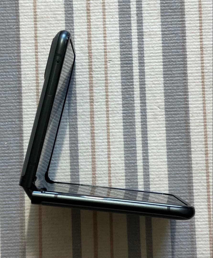 訳品 motorola razr 40 セージグリーン 8GB 256GB