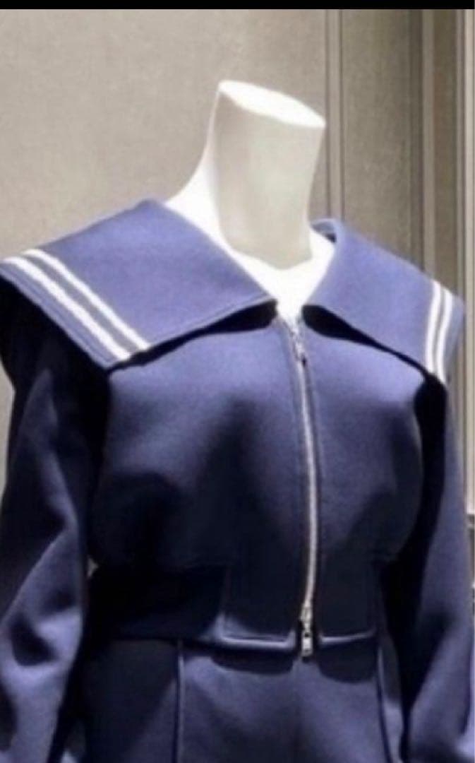 ホワイトマリーン可愛くおしゃれな パーカー風冬にホワイト