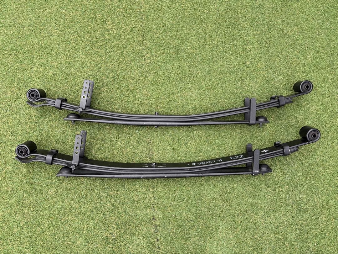 ハイエース　TRH226K 純正　リーフ　R-26A53-H 2本セッ