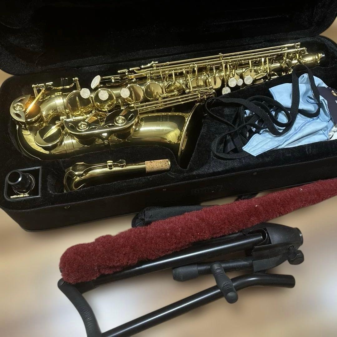 アルトサックス ケース、クリーナー、サックスを飾る用の3脚付き
