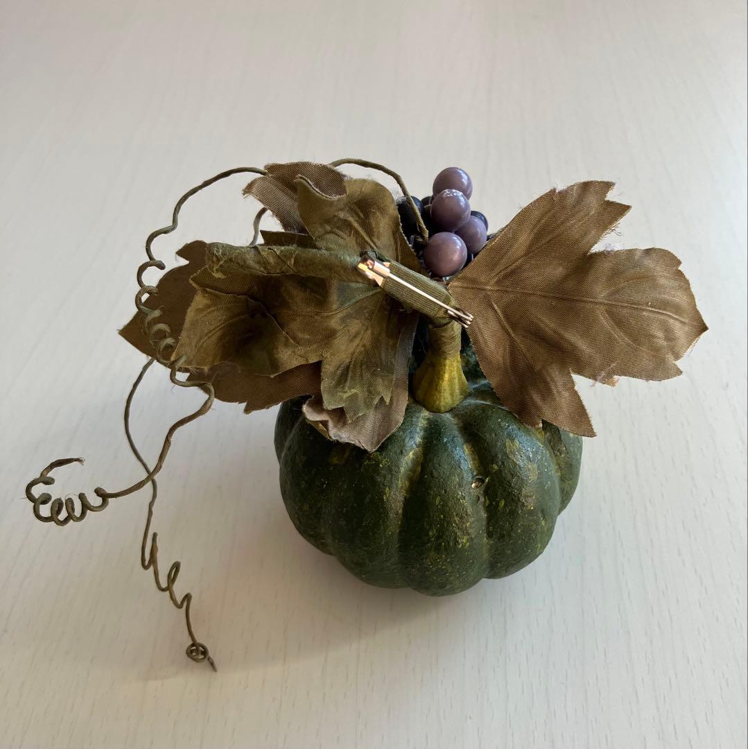 カネコイサオ 南瓜と葡萄のコサージュ