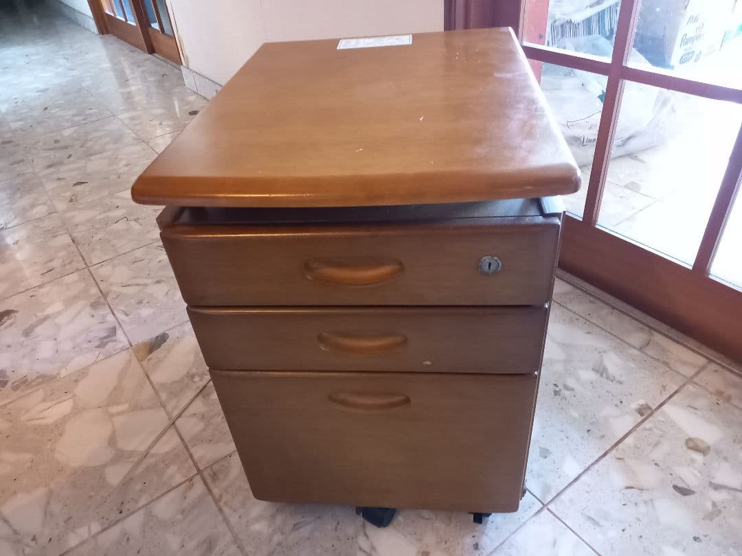 ぴいちゃん用　袖机