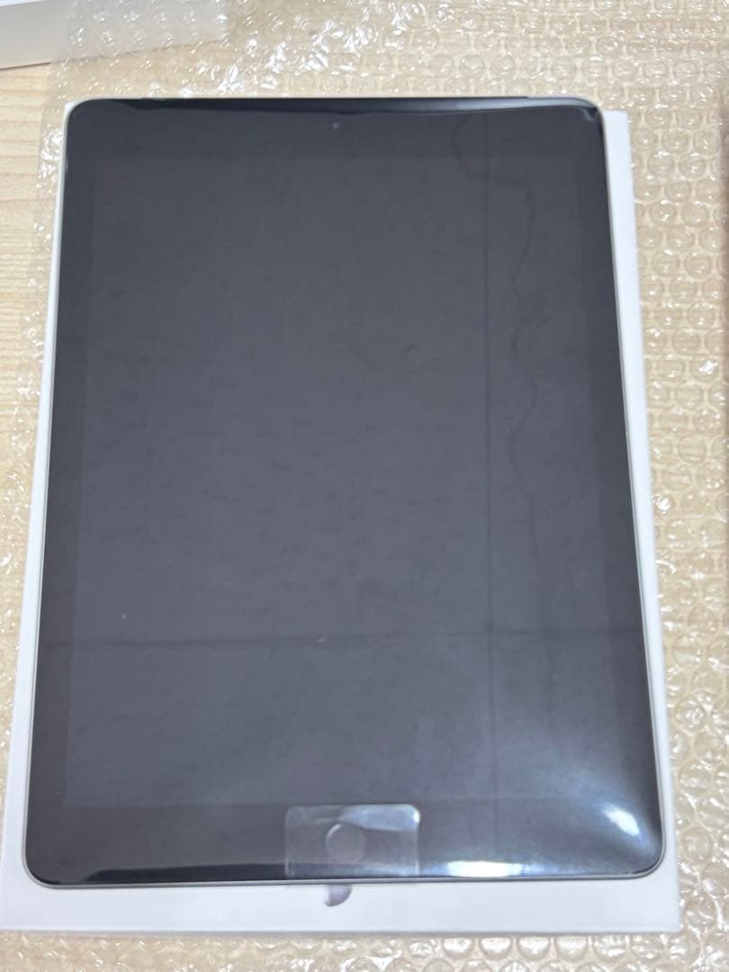 『新品』iPad第6世代　32GB Wi-Fi + Cellular