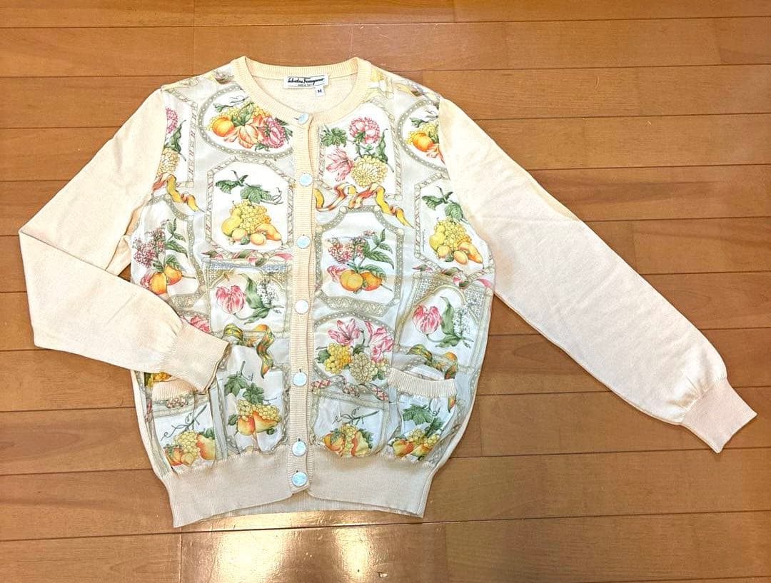 値下げ中！　フェラガモ　カーディガン