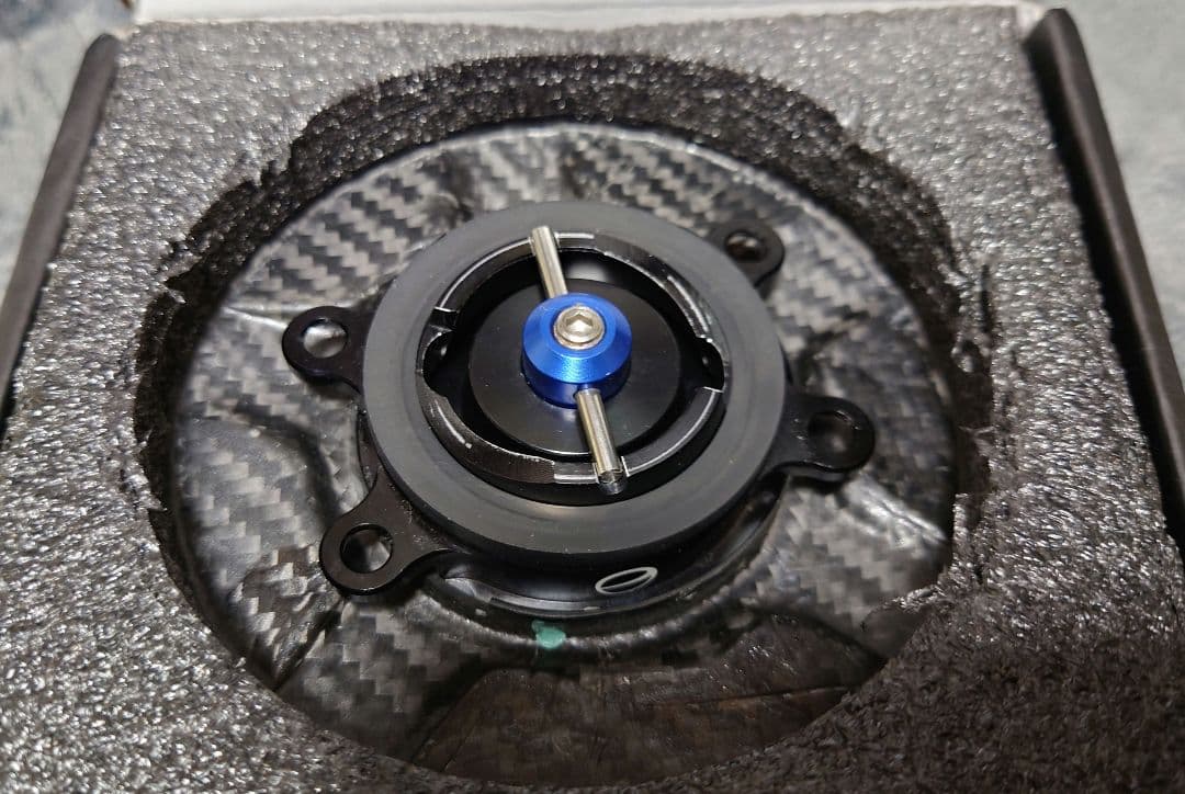 N*i様 S1000RR(K67カーボンタンクキャップ　クイックリリース