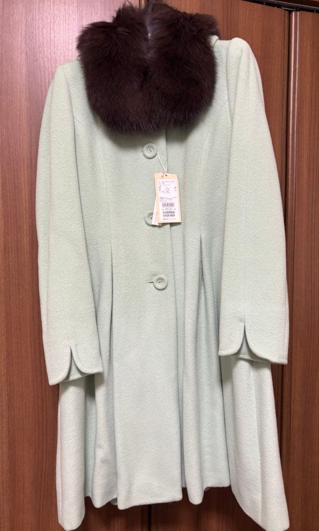 新品未使用マーリエパーエフデ ミントグリーン ウールコート　フォックスファー付き
