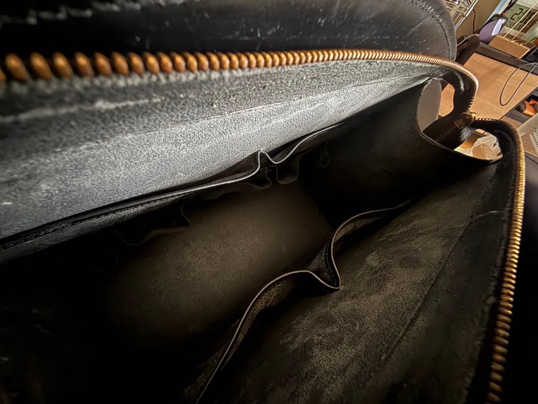 Louis Vuitton エピレザー ブラックビジネスバッグ