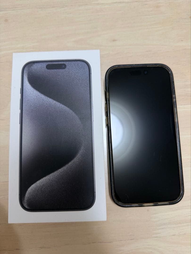 Apple iPhone 15Pro 256GB ブラックチタニウム　本体