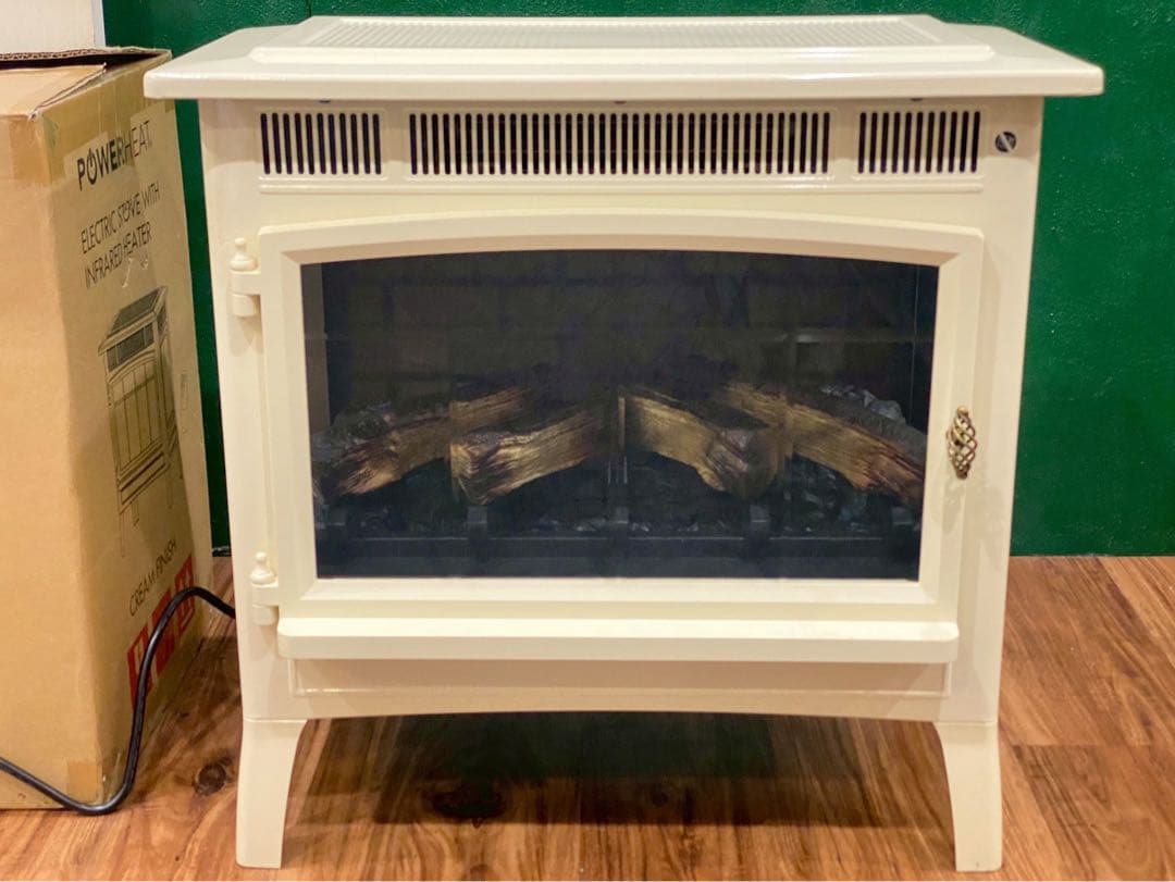 新品 未使用 暖炉型ファンヒーター 白 ホワイト 白家具 インテリア ストーブ