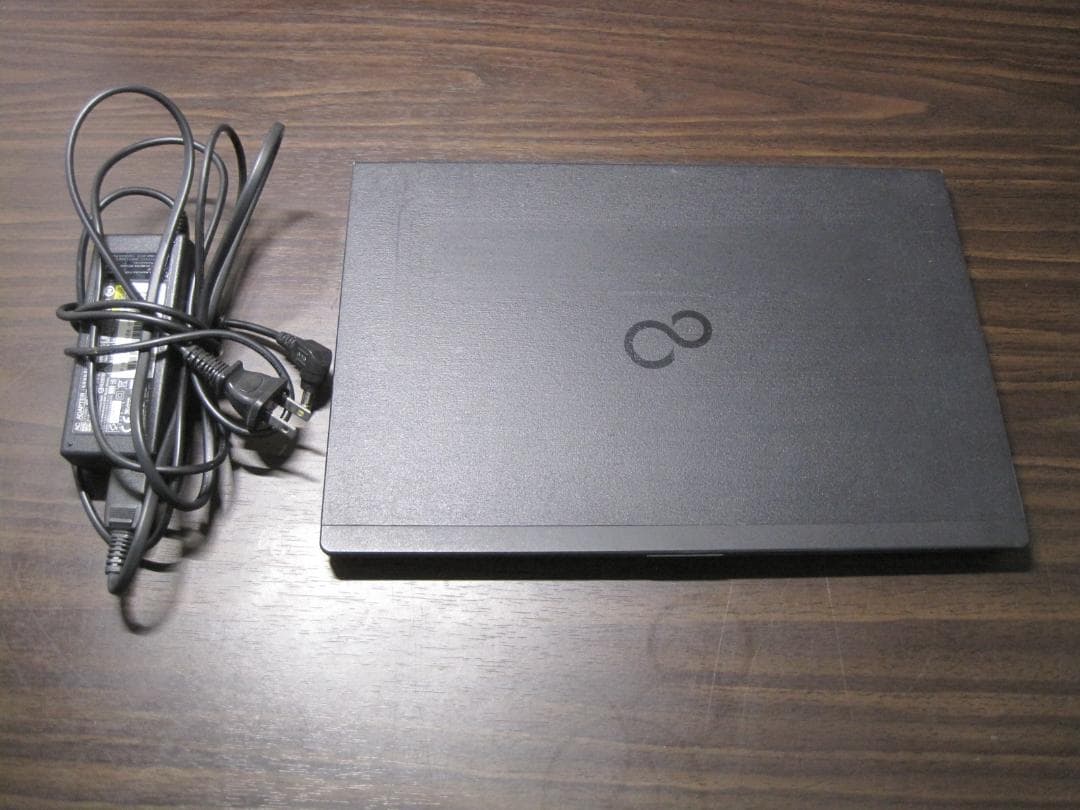 軽量761g！Corei5-7200U LIFEBOOK UH75/B1