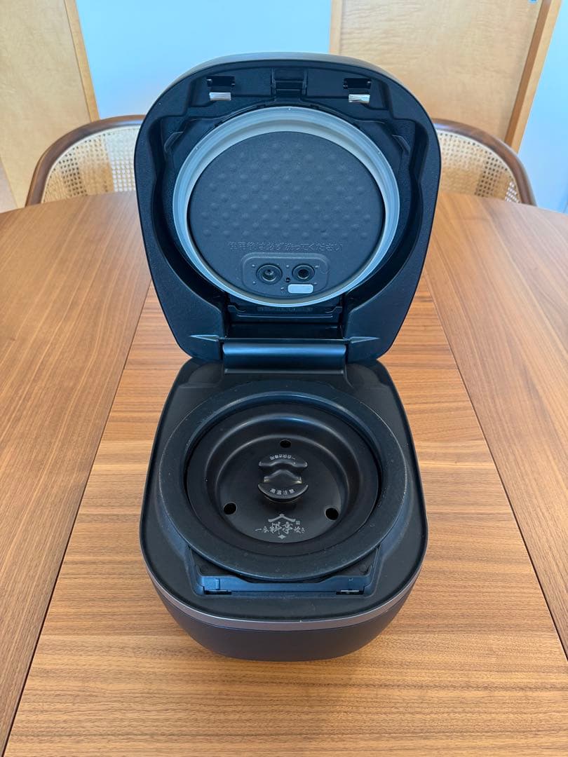 タイガー TIGER 炊飯器 5.5合炊き JPG-S100 (タッチパネル付)