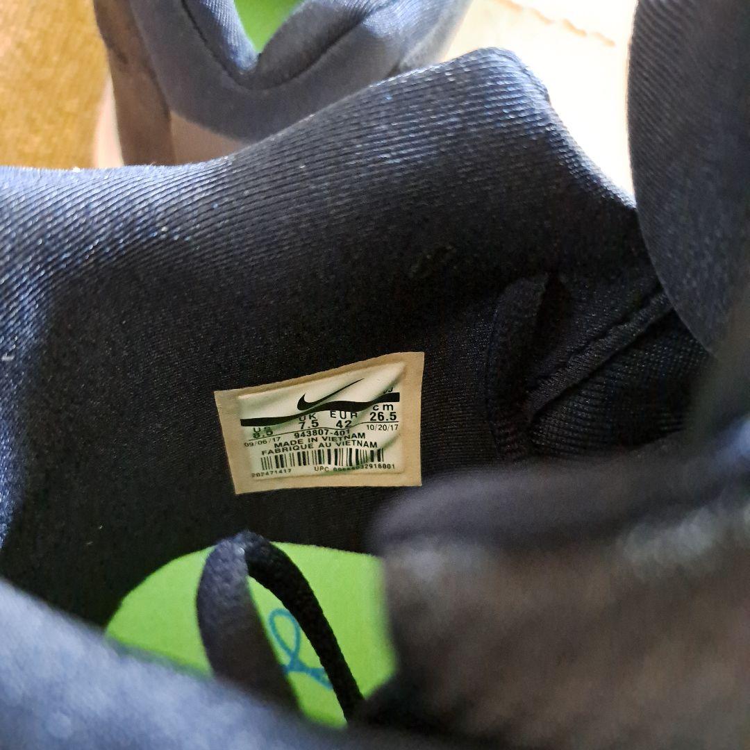 Kyrie Irving バスケットボールシューズ ネイビー