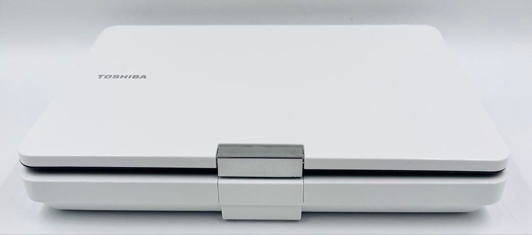 【美品】TOSHIBA ポータブルDVDプレーヤー SD-P1010S レグザ